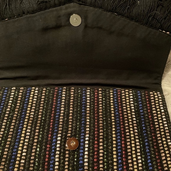 Stella and Dot Shimmering Weave Clutch with Fringe. NWOT - Picture 3 of 7